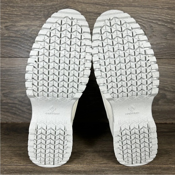 Convers - Picture 2 of 5